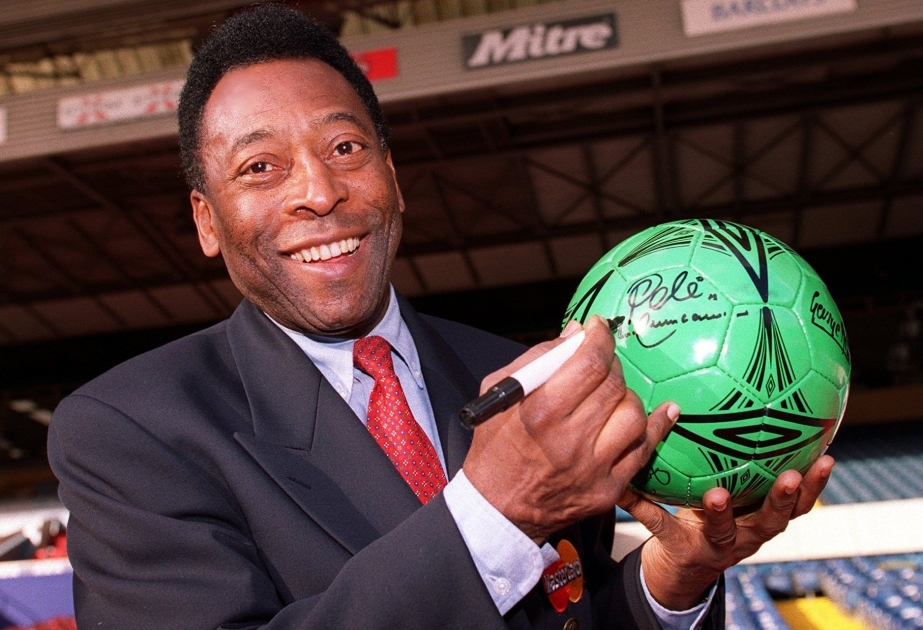 Pelé to remain hospitalized due to respiratory infection
