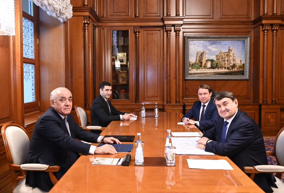 Aserbaidschanischer Premierminister Ali Asadov trifft Berater des russischen Präsidenten

