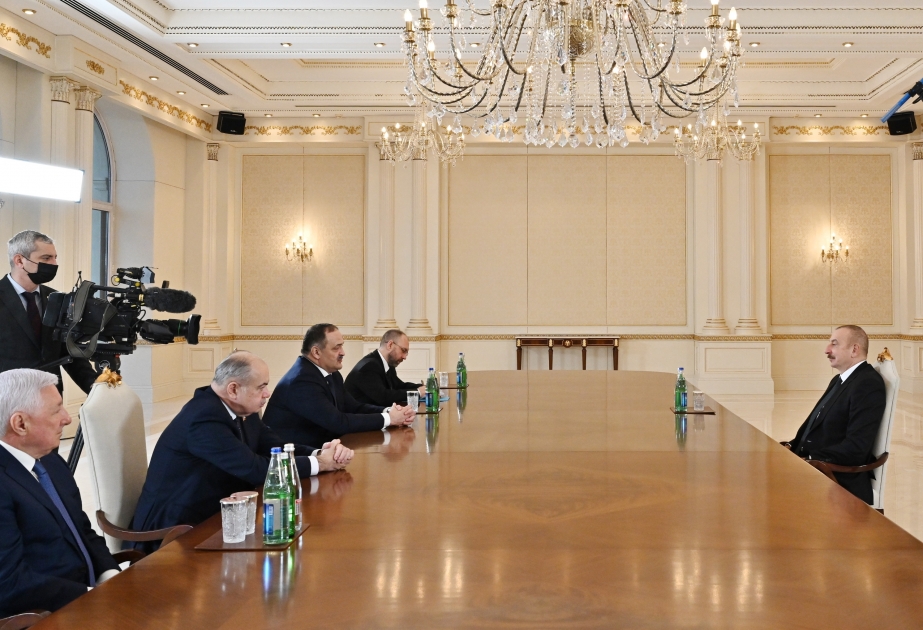 El Presidente de Azerbaiyán recibe al Jefe de la República de Daguestán