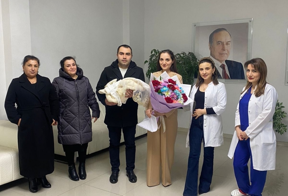 Bir kilo 300 qram çəkidə dünyaya gələn körpə sağlam şəkildə evə yola salınıb