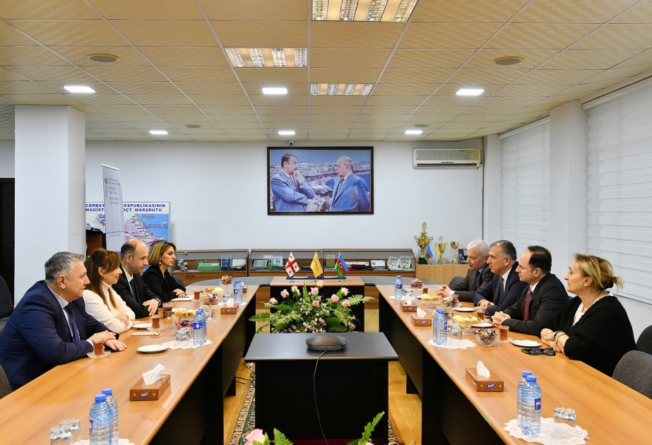 Se ha presentado un sello postal dedicado al 30 aniversario de las relaciones entre Azerbaiyán y Georgia