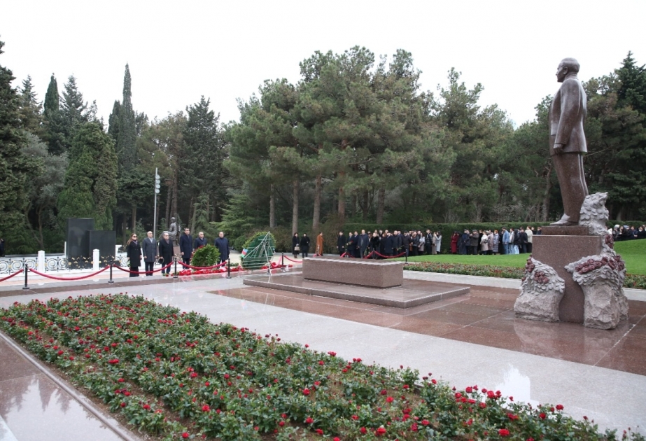Pedaqoji Universitetin kollektivi Ümummilli Liderin xatirəsini yad edib