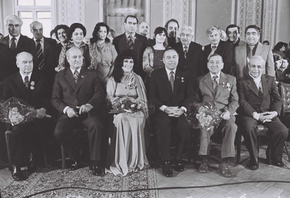 Moments of life given to the people: 1980