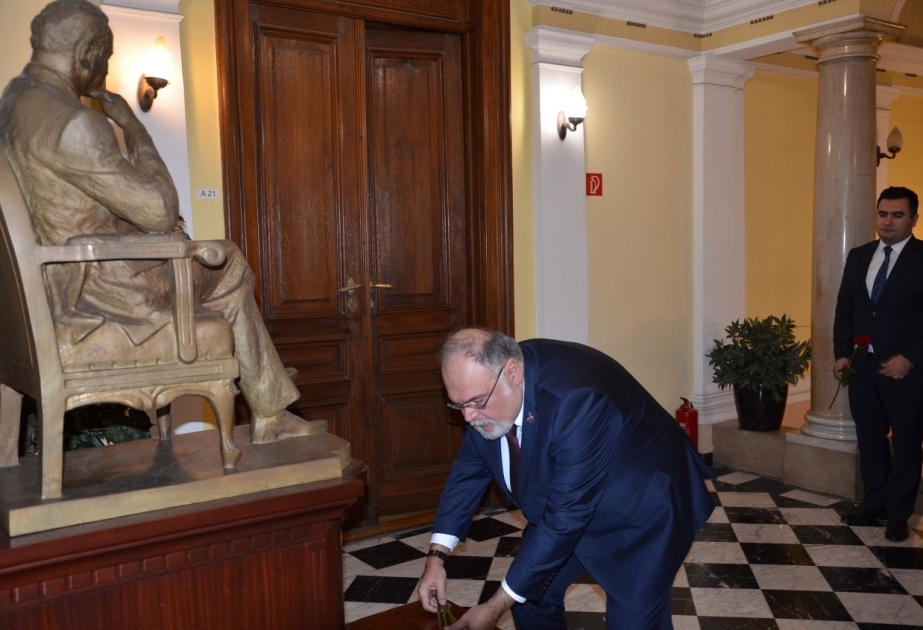 Azerbaijan’s national leader Heydar Aliyev commemorated in Budapest
