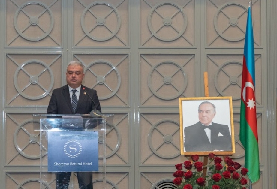 Ümummilli Lider Heydər Əliyevin xatirəsi Batumidə hörmət və ehtiramla anılıb