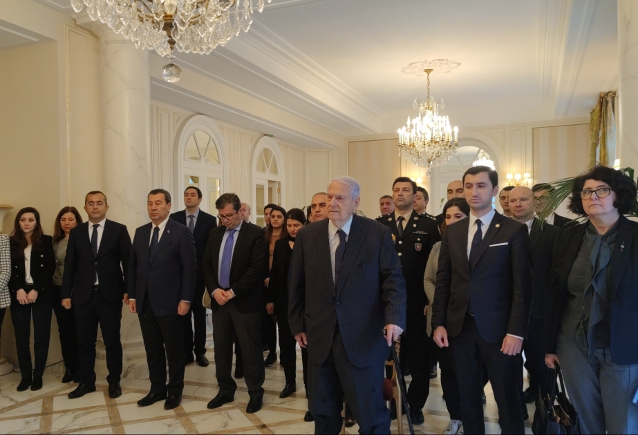 Parisdə Ümummilli Lider Heydər Əliyevin xatirəsi hörmət və ehtiramla anılıb VİDEO