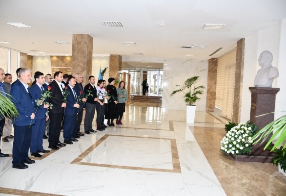 Peşə Təhsil Mərkəzində Ulu Öndər Heydər Əliyevin əziz xatirəsi anılıb
