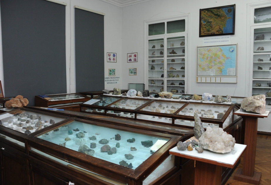 Nadir eksponatlarla zəngin Mineralogiya Muzeyi VİDEO