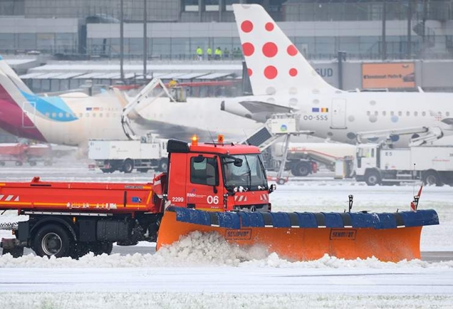 Paris aeroportlarında uçuşların 20-25 faizi ləğv olunub