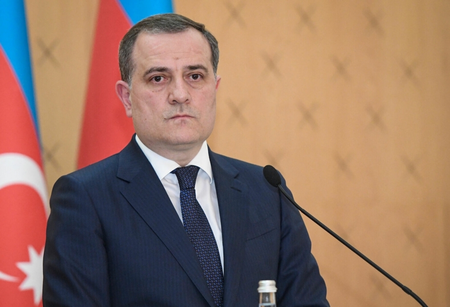 Canciller de Azerbaiyán: “La Primera Cumbre de Jefes de Estado de Azerbaiyán, Türkiye y Turkmenistán tiene un significado histórico”