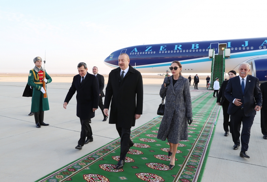 Präsident Ilham Aliyev zu Besuch in Turkmenistan eingetroffen VIDEO