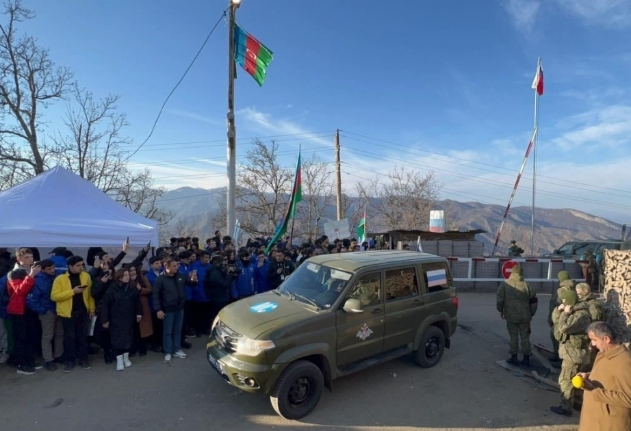 Los vehículos de suministro de las fuerzas de paz rusas atraviesan sin obstáculos el territorio en el que tiene lugar la protesta de ecologistas azerbaiyanos