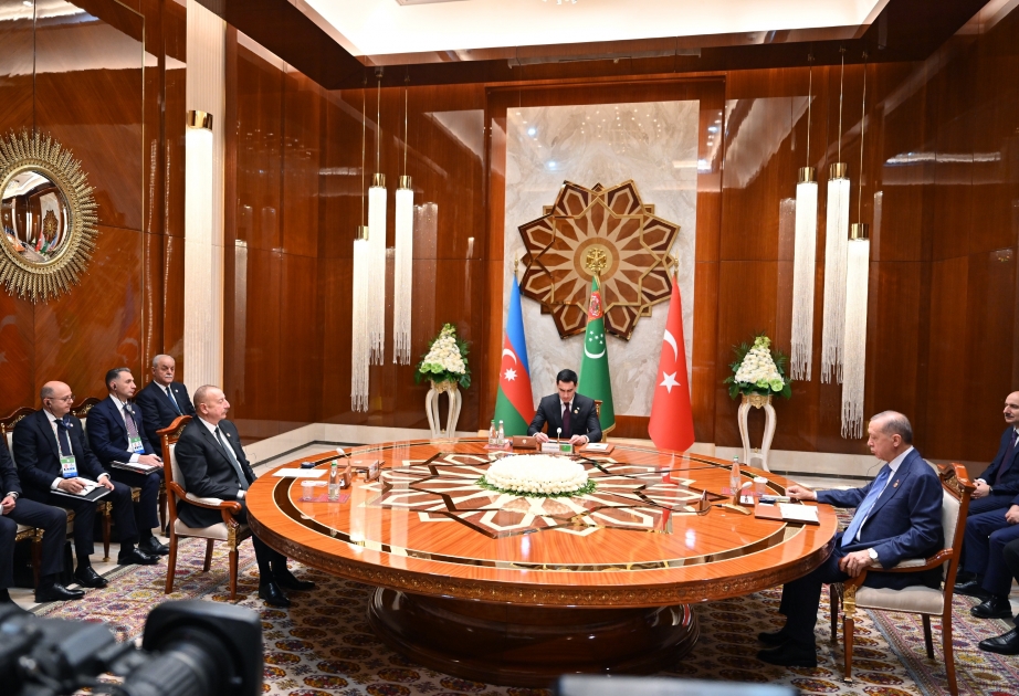 Präsident Ilham Aliyev: Aserbaidschan, Türkiye und Turkmenistan haben große Fortschritte auf dem Gebiet Transport und Logistik erzielt