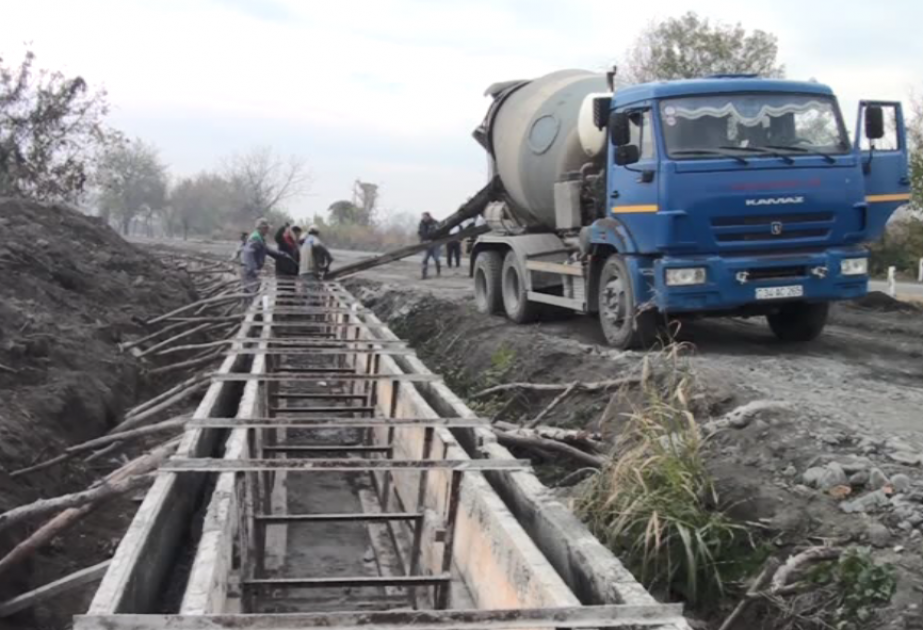 Qaxda torpaq kanal beton üzlüyə alınır, Kürmük çayında bənd tikilir VİDEO
