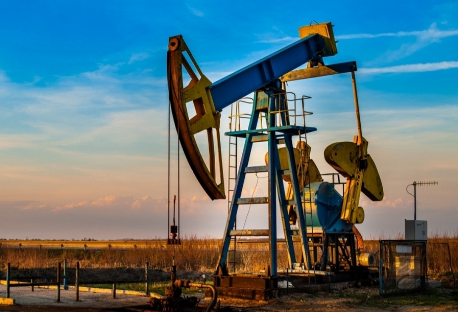 Azerbaijani oil price rises by nearly $3
