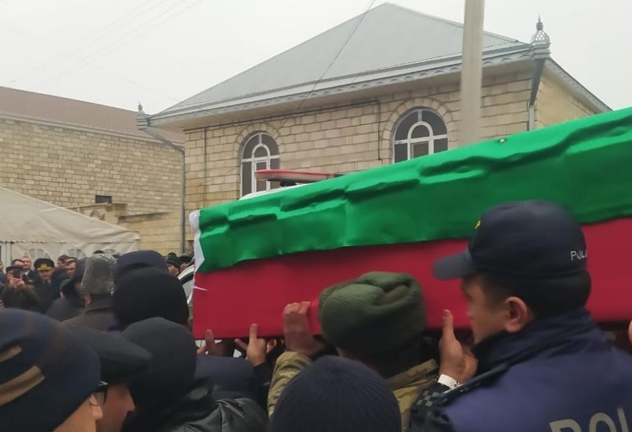 Mina partlayışı nəticəsində şəhid olan gizir Zöhrab Hümbətov torpağa tapşırılıb
