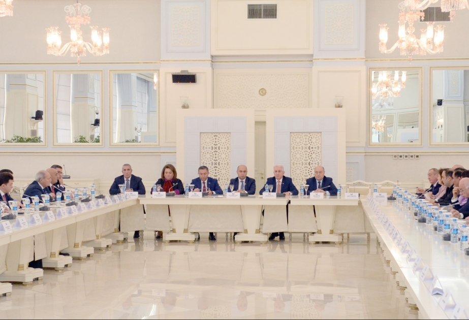 Təhsilverənlərin sertifikatlaşdırılması mövzusunda ictimai dinləmə təşkil olunub