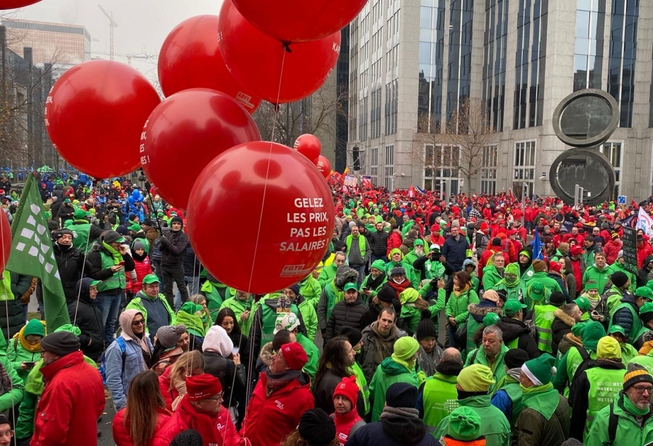 Plus de 16.000 personnes manifestent à Bruxelles pour demander une augmentation de salaires