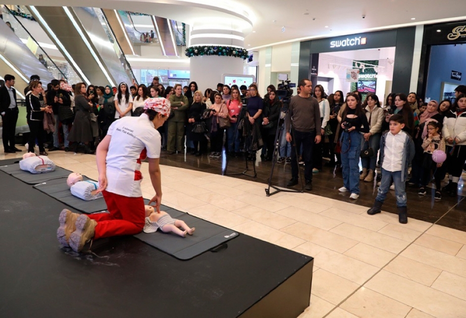 “Dəniz Mall”a gələnlərə ilkin tibbi yardımın göstərilməsi qaydaları nümayiş etdirilib