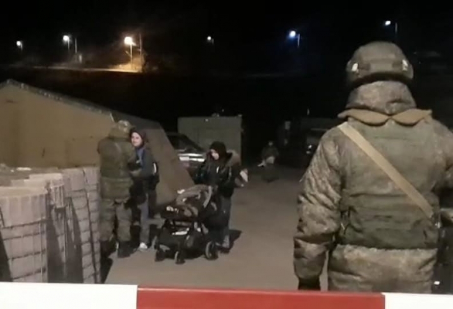 Aksiya iştirakçıları Rusiya sülhməramlılarının birinin ailəsinin ərazidən keçməsinə şərait yaradıblar