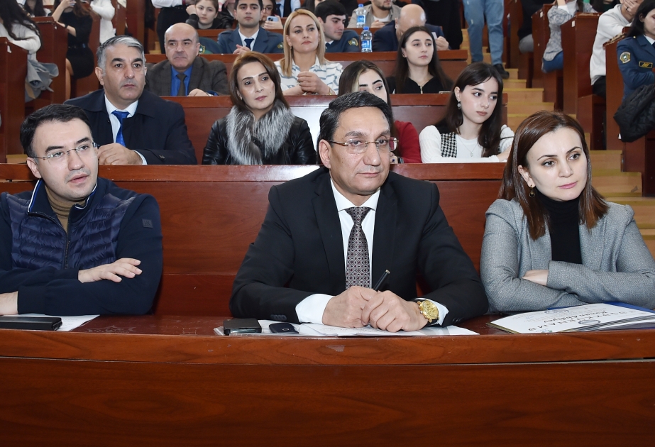 Səhnələşdirilmiş parlament simulyasiyası - tələbələrin debatı
