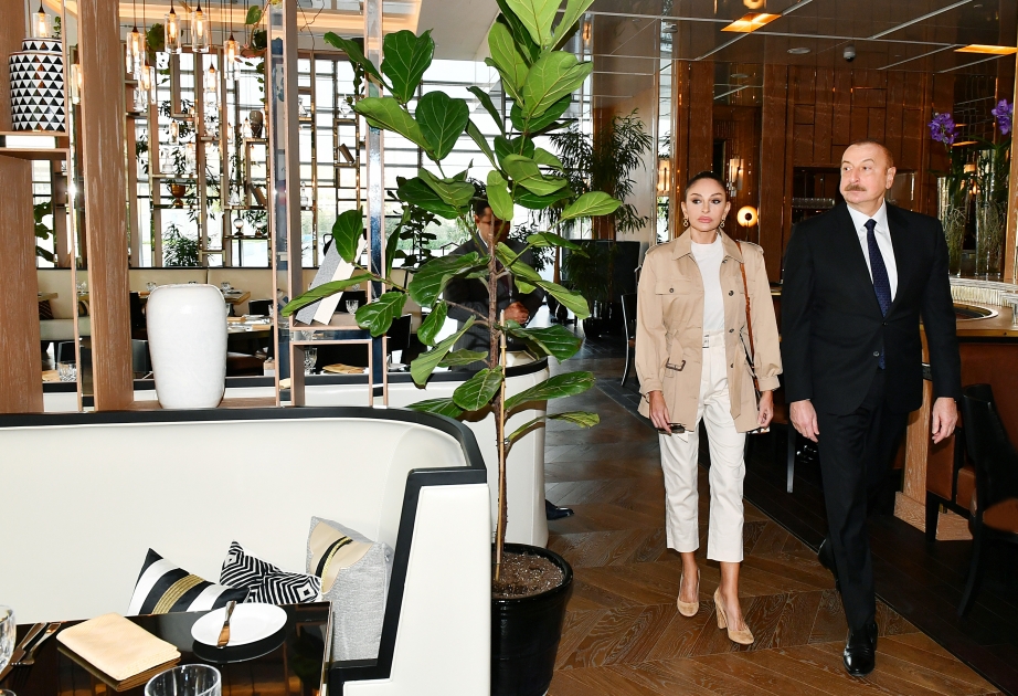 L’hôtel Ritz-Carlton Baku ouvre ses portes  Le président azerbaïdjanais et son épouse sont présents à la cérémonie  MIS A JOUR VIDEO
