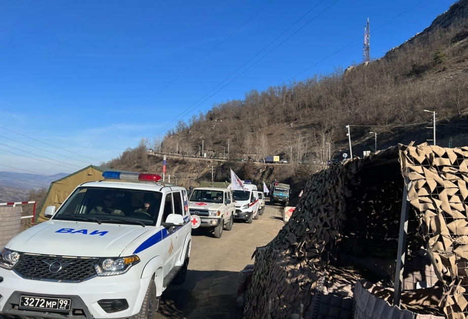 红十字国际委员会车辆从汉肯德开往拉钦方向