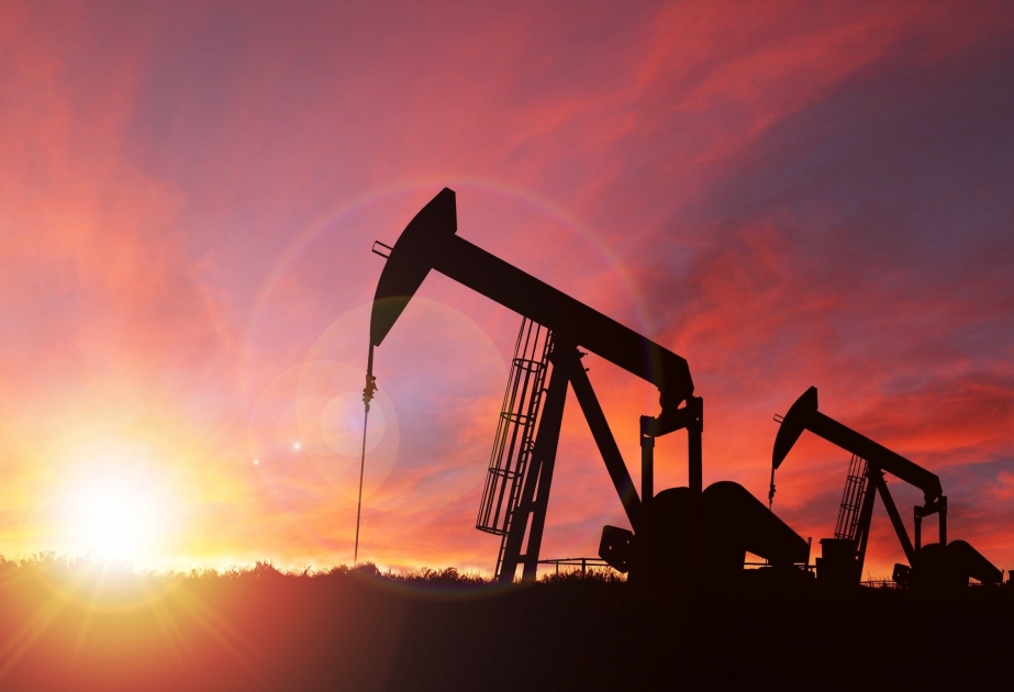 انخفاض سعر النفط الأذري