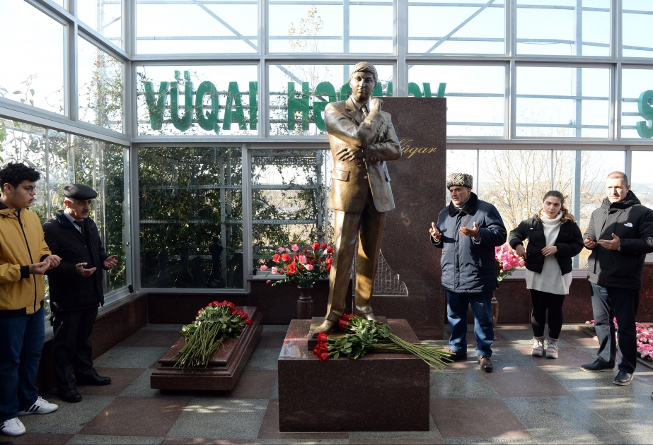Memorial iştirakçıları görkəmli şahmatçı Vüqar Həşimovun məzarını ziyarət ediblər
