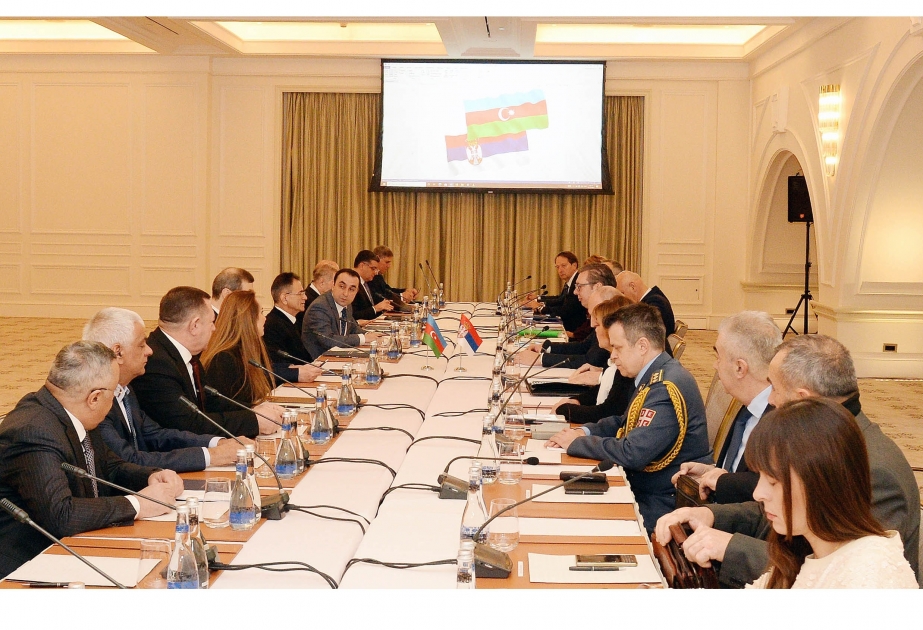 El presidente serbio se reúne con el ministro azerbaiyano de Industria de Defensa