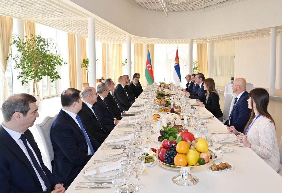 伊利哈姆·阿利耶夫总统设宴招待塞尔维亚总统亚历山大·武契奇