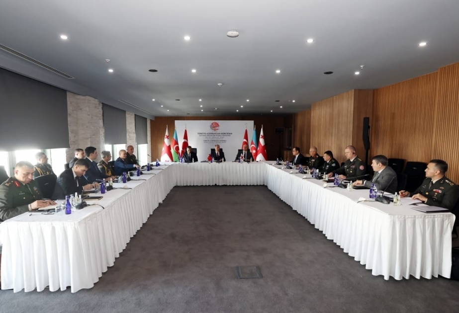 Azerbaijani, Turkish, Georgian defense ministers hold trilateral meeting