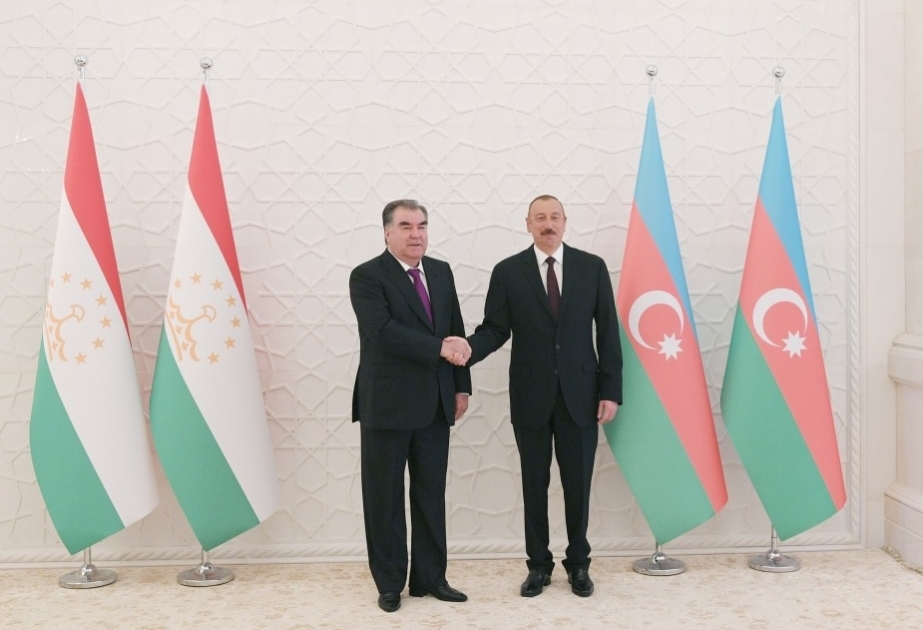 El Presidente de Tayikistán felicita a su par de Azerbaiyán