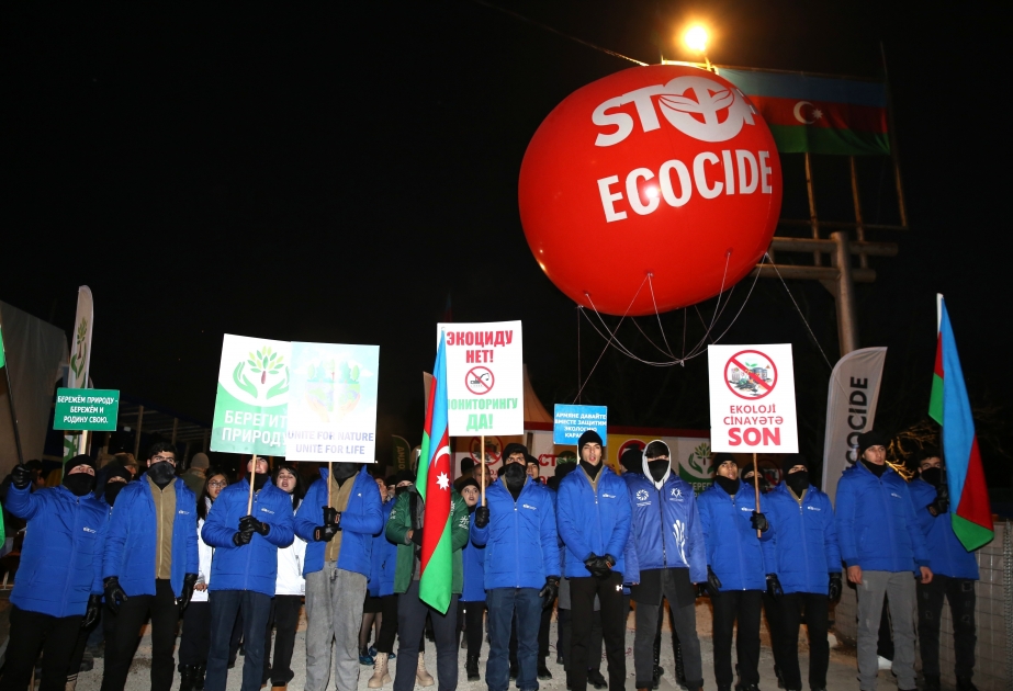 На дороге Лачин-Ханкенди выпущен воздушный шар с надписью «Stop ecocide»