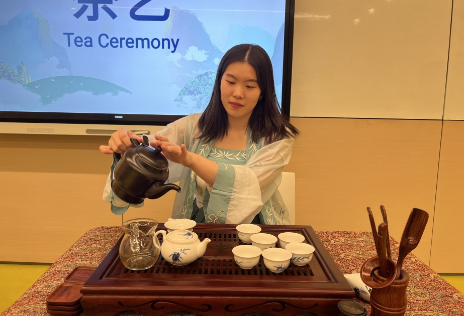 巴库国立大学孔子学院成功举办阿塞拜疆ADA大学文化交流活动