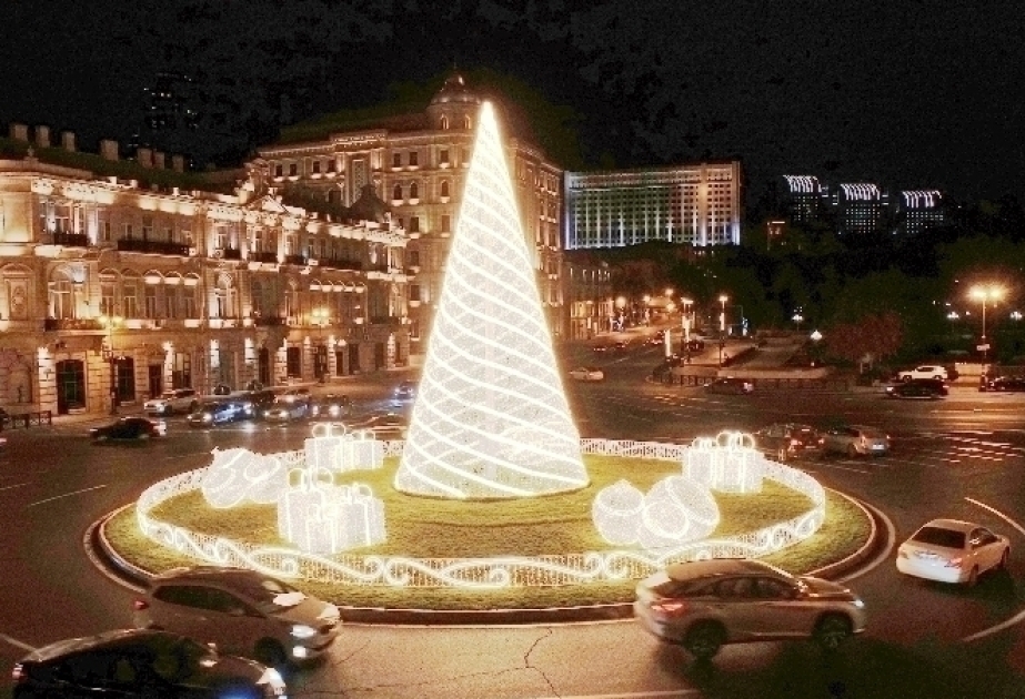 Столица Азербайджана готова ко встрече Нового года -  ФОТО
