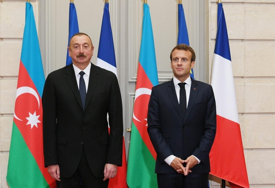 Präsident Emmanuel Macron telefoniert mit Präsident Ilham Aliyev