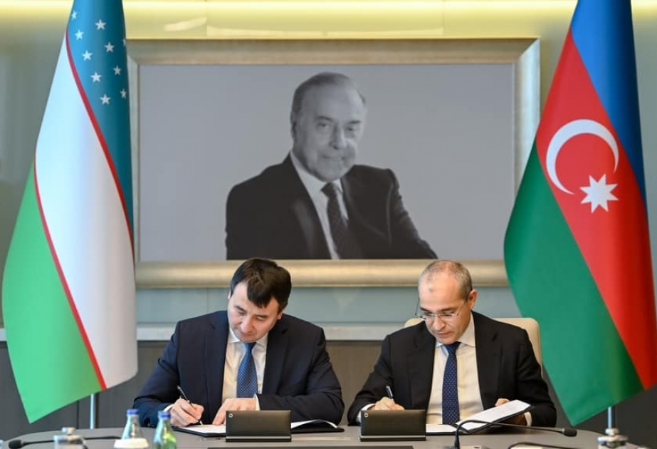 Azerbaiyán y Uzbekistán firman un memorando de entendimiento para crear un Fondo de Inversión