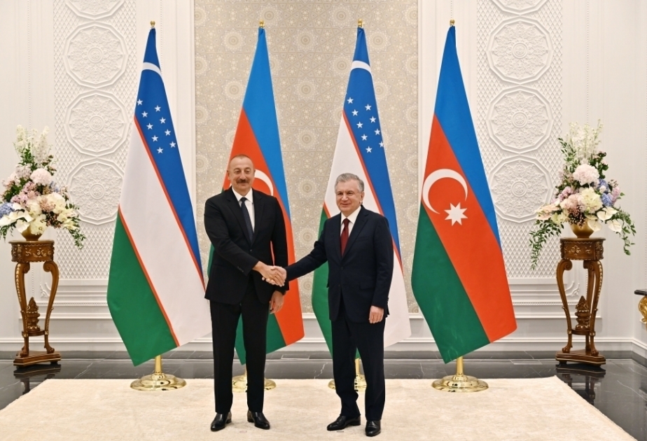 El Presidente de Uzbekistán realizó una llamada telefónica al Presidente de Azerbaiyán