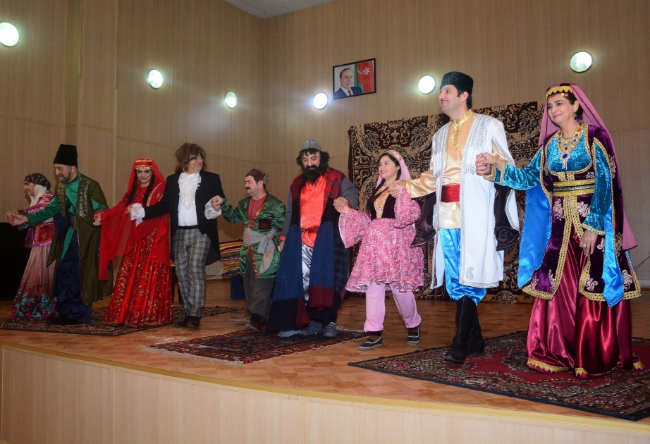 Gənc Tamaşaçılar Teatrının yaradıcı heyəti hərbi hissədə