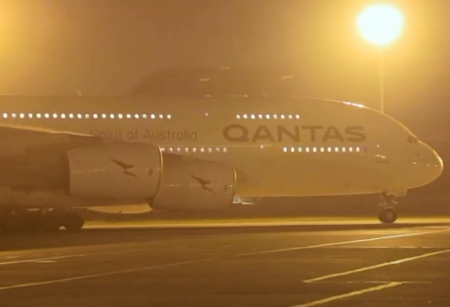 Sinqapur-London reysi üzrə Bakıya daha bir “Airbus 380” təyyarəsi gəlib