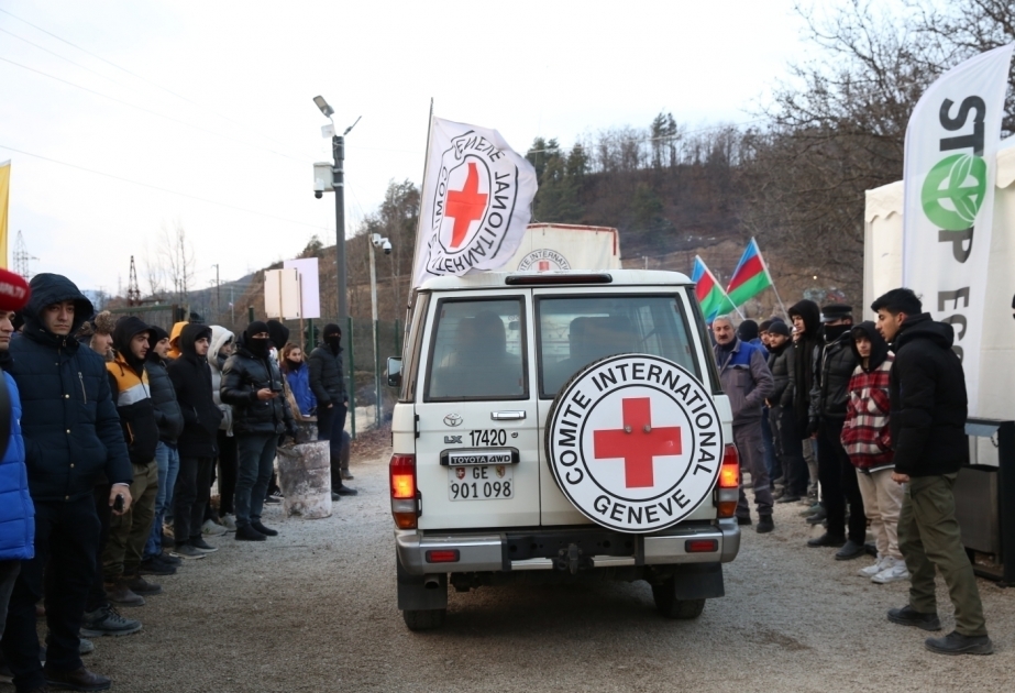 Еще три автомобиля Международного Комитета Красного Креста беспрепятственно проехали в направлении Лачина ФОТО