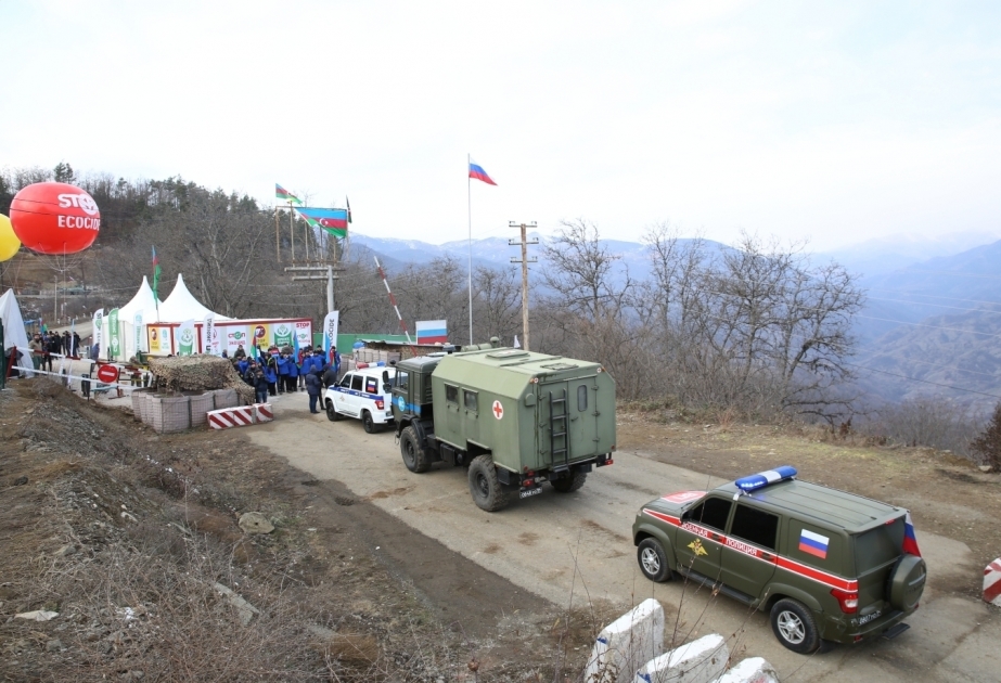 Дорога Лачин-Ханкенди: четыре машины российских миротворцев беспрепятственно проехали через территорию проведения акции