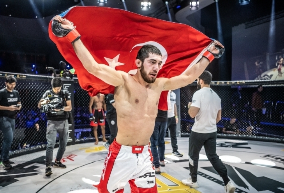 Aserbaidschanischer MMA-Kämpfer Ali Guliyev feiert in Deutschland seinen Sieg