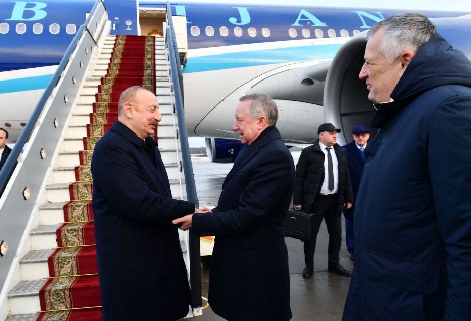 Präsident Ilham Aliyev zu Arbeitsbesuch in Sankt-Petersburg VIDEO