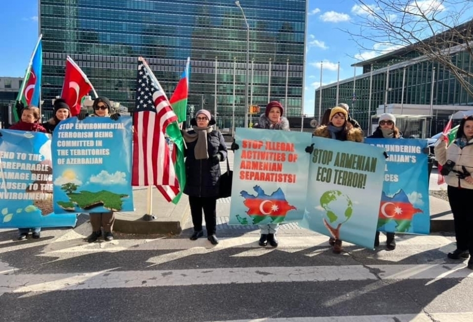 Los Azerbaiyanos de Nueva York protestan ante la sede de la ONU