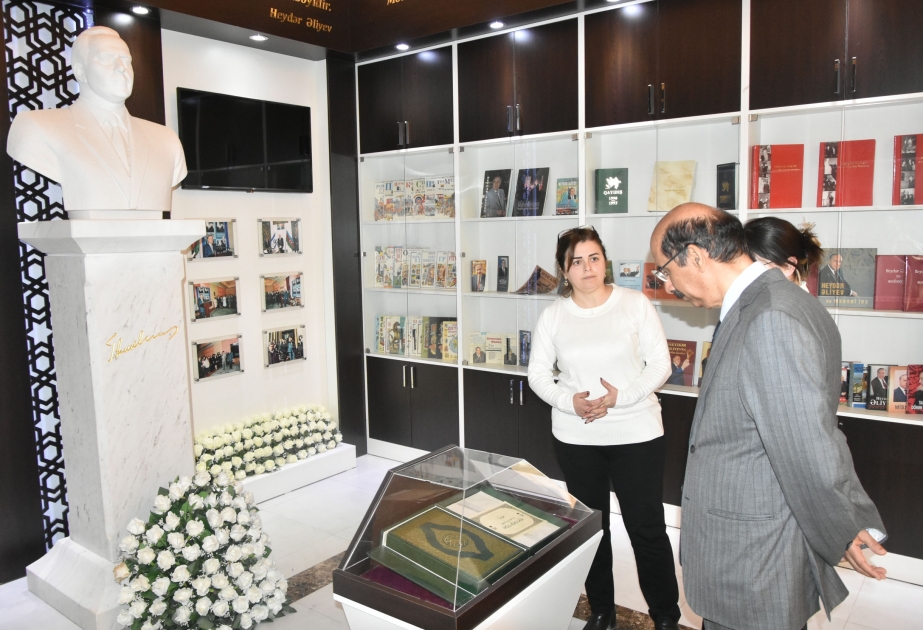 Dubay Şəhər Kitabxana Fondunun sədri Milli Kitabxanada olub