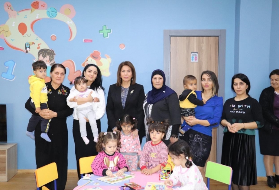 Ağalı kənd tam orta məktəbində şagirdlərə bayram hədiyyələri təqdim edilib