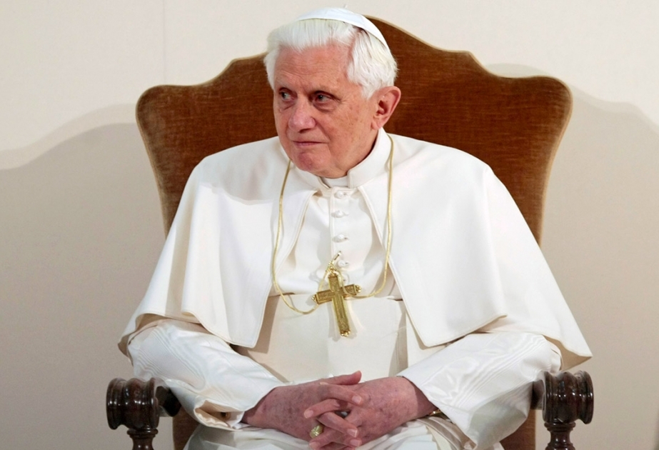 Ватикан сообщил об ухудшении состояния почетного Папы Бенедикта XVI