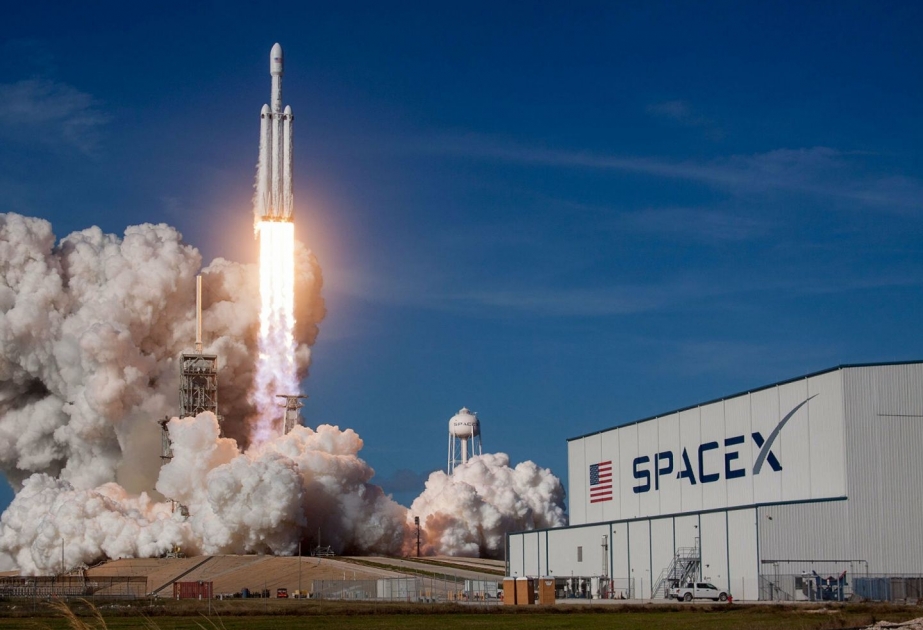 “SpaceX” kompaniyası internet şəbəkəsi üçün daha 54 peyki orbitə çıxarıb